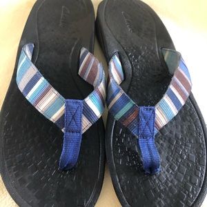 Clark’s canvas flip flops